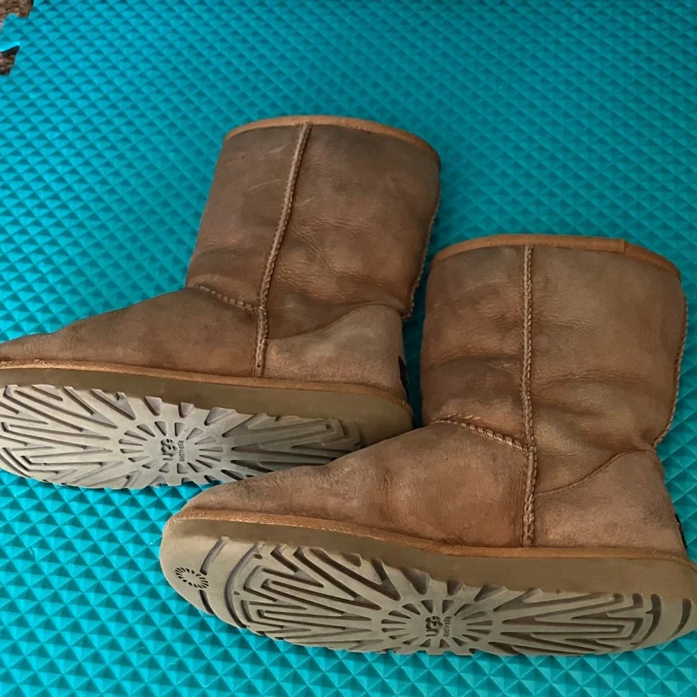 UGG women classic